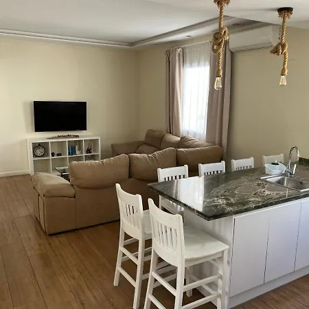 Genuar 3 Bedroom Close To * Malaga