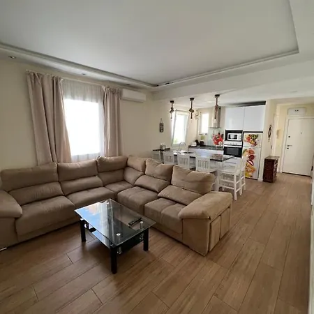 Genuar 3 Bedroom Close To Apartment
