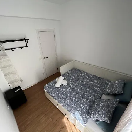 Genuar 3 Bedroom Close To Appartement *