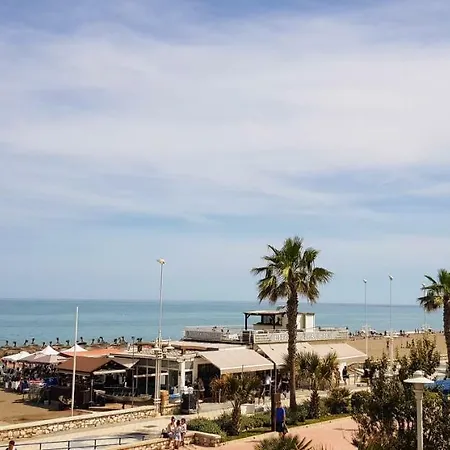 Genuar 3 Bedroom Close To Appartement
