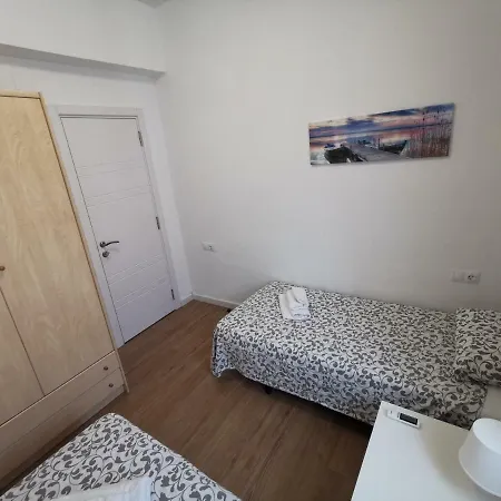 Genuar 3 Bedroom Close To Appartement